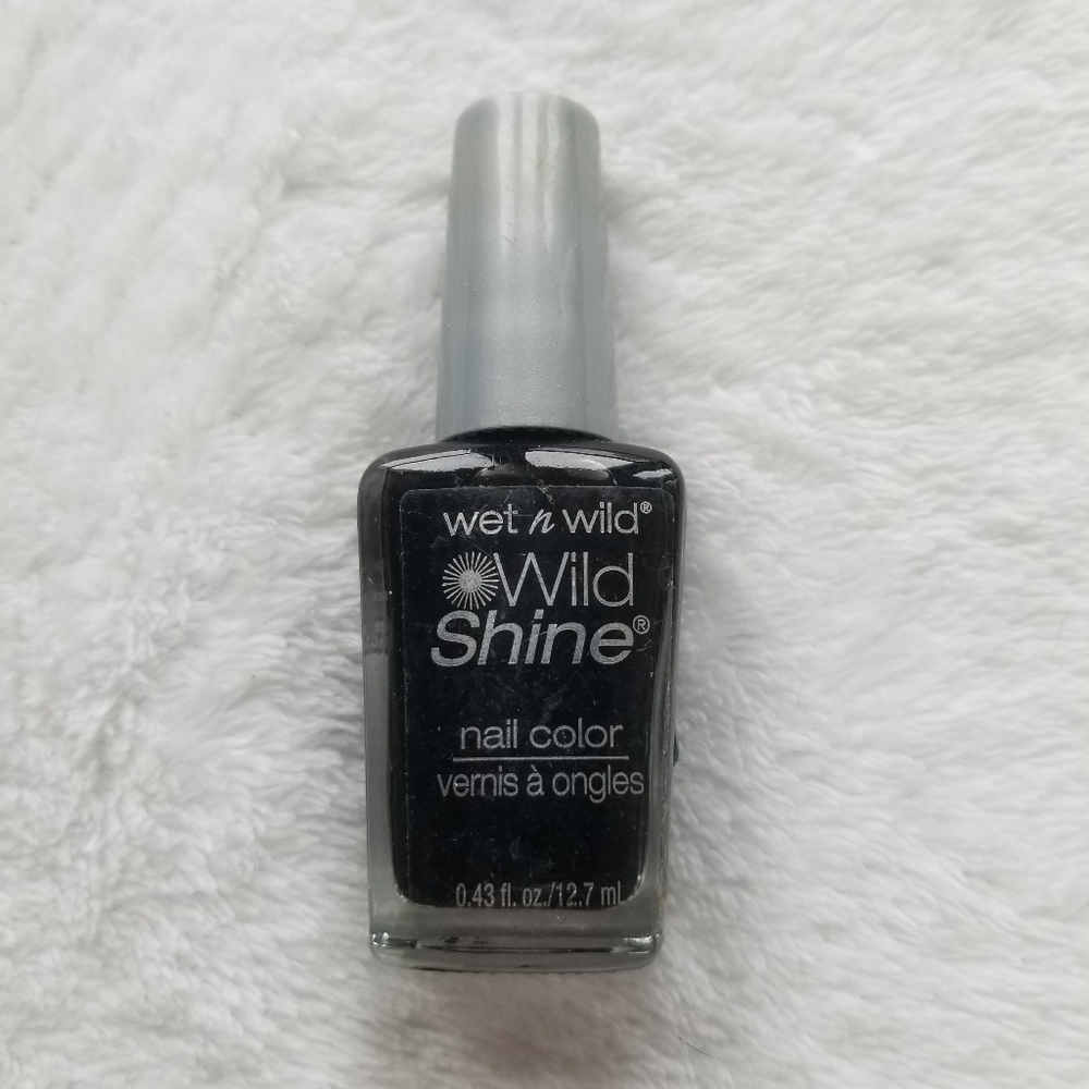 🍒 5/$20 new Wet n Wild Shine Nail Color in Black - Picture 3 of 4